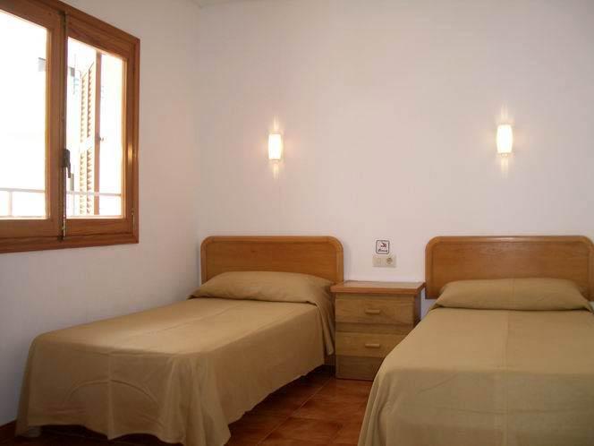 Apartamentos Mira Mola Figueretas Bilik gambar