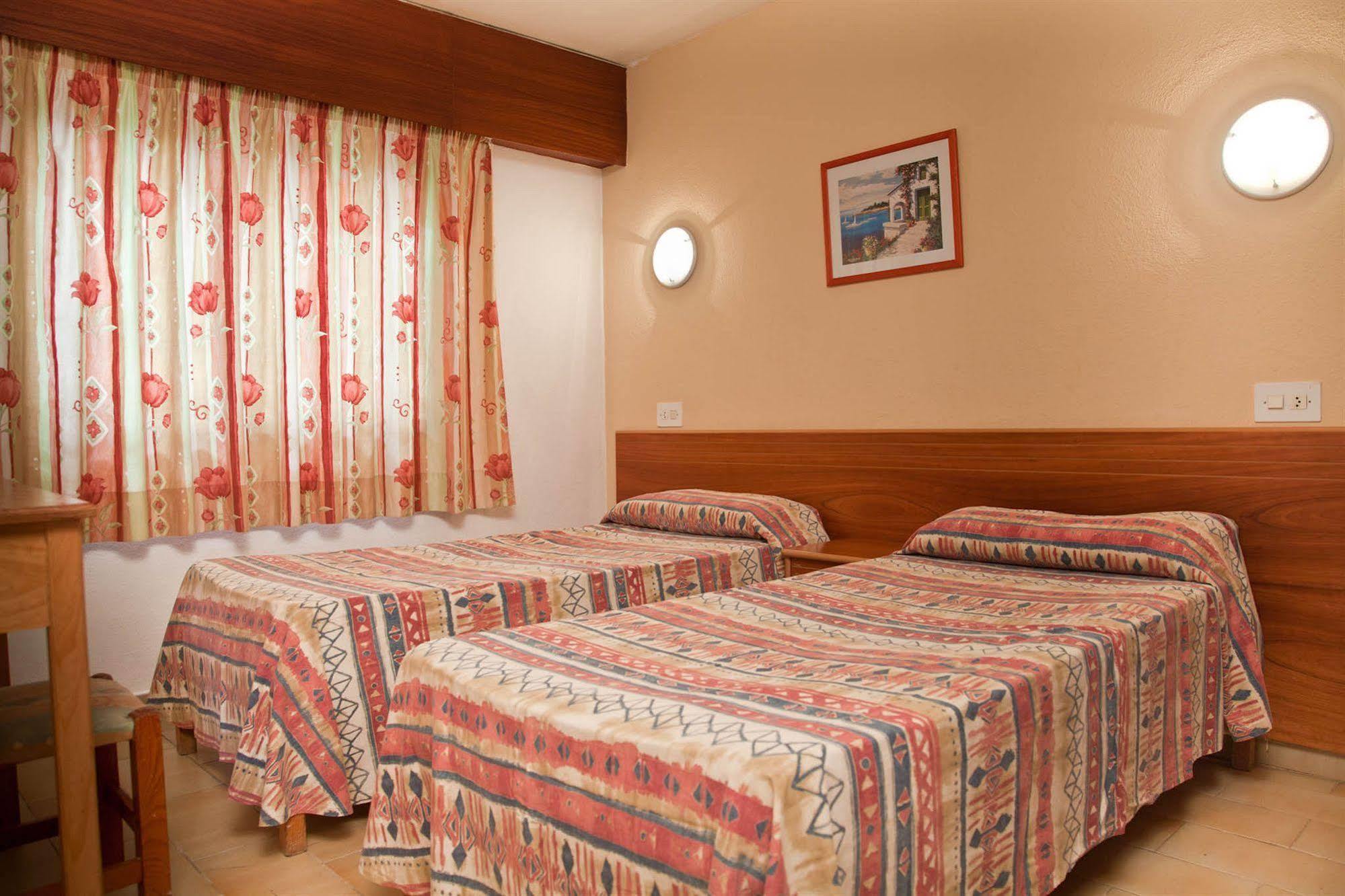 Apartamentos Mira Mola Figueretas Luaran gambar
